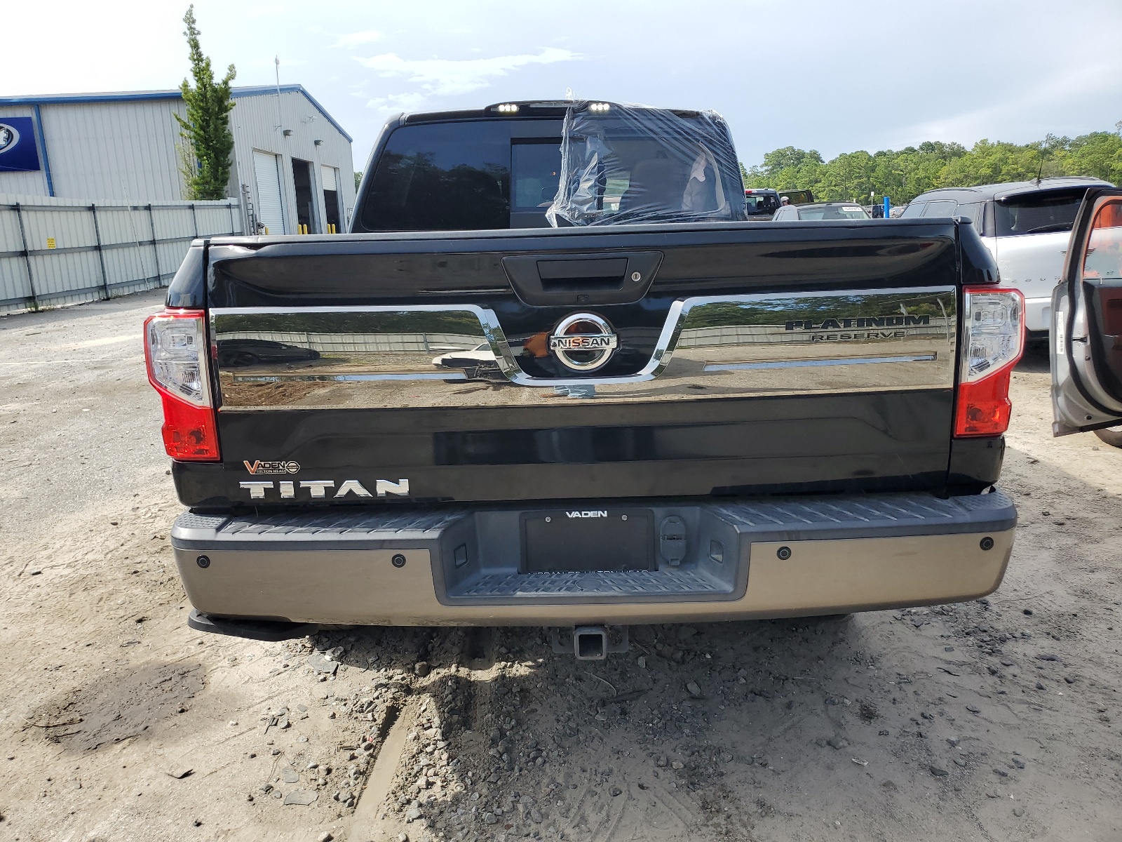 1N6AA1E66HN525225 2017 Nissan Titan Sv