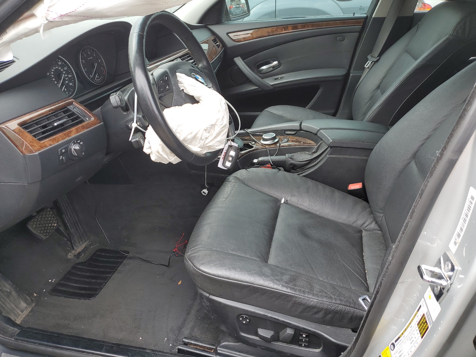 WBANV13548CZ54617 2008 BMW 528 Xi