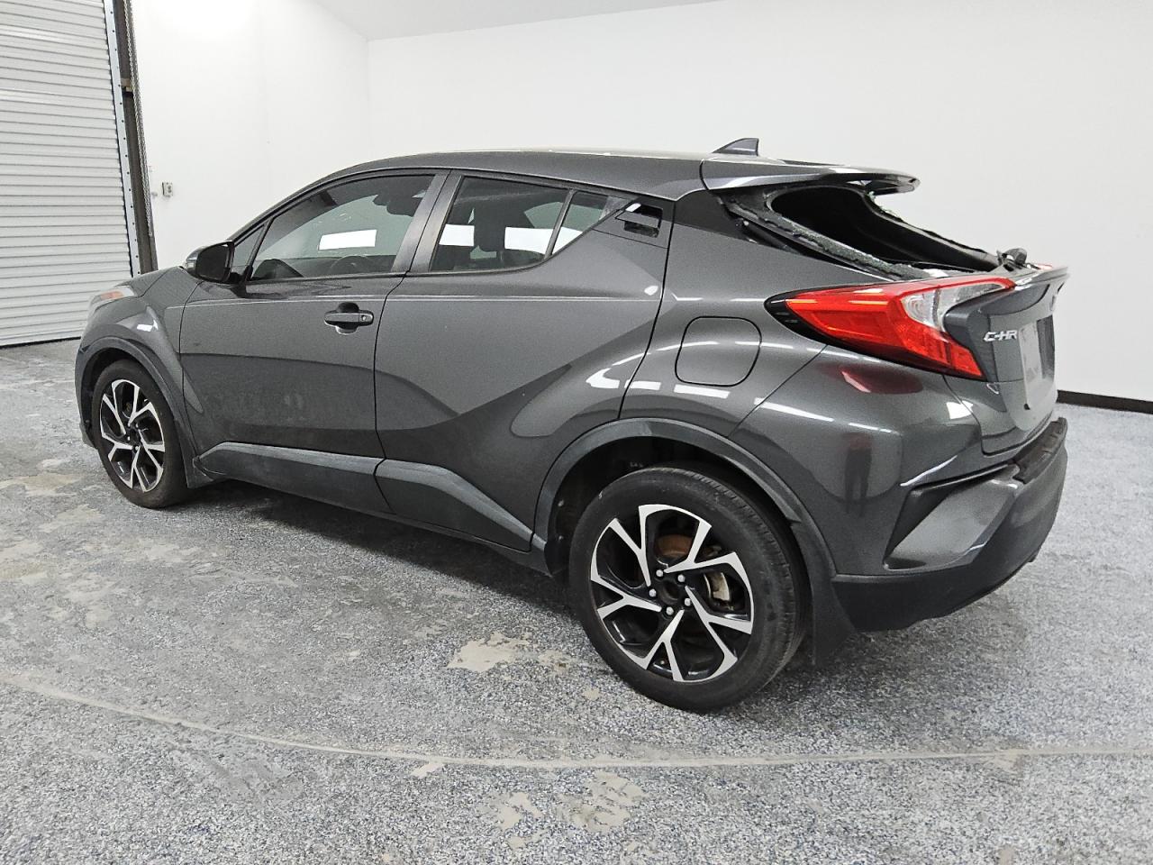 VIN NMTKHMBX5JR039134 2018 TOYOTA C-HR no.2