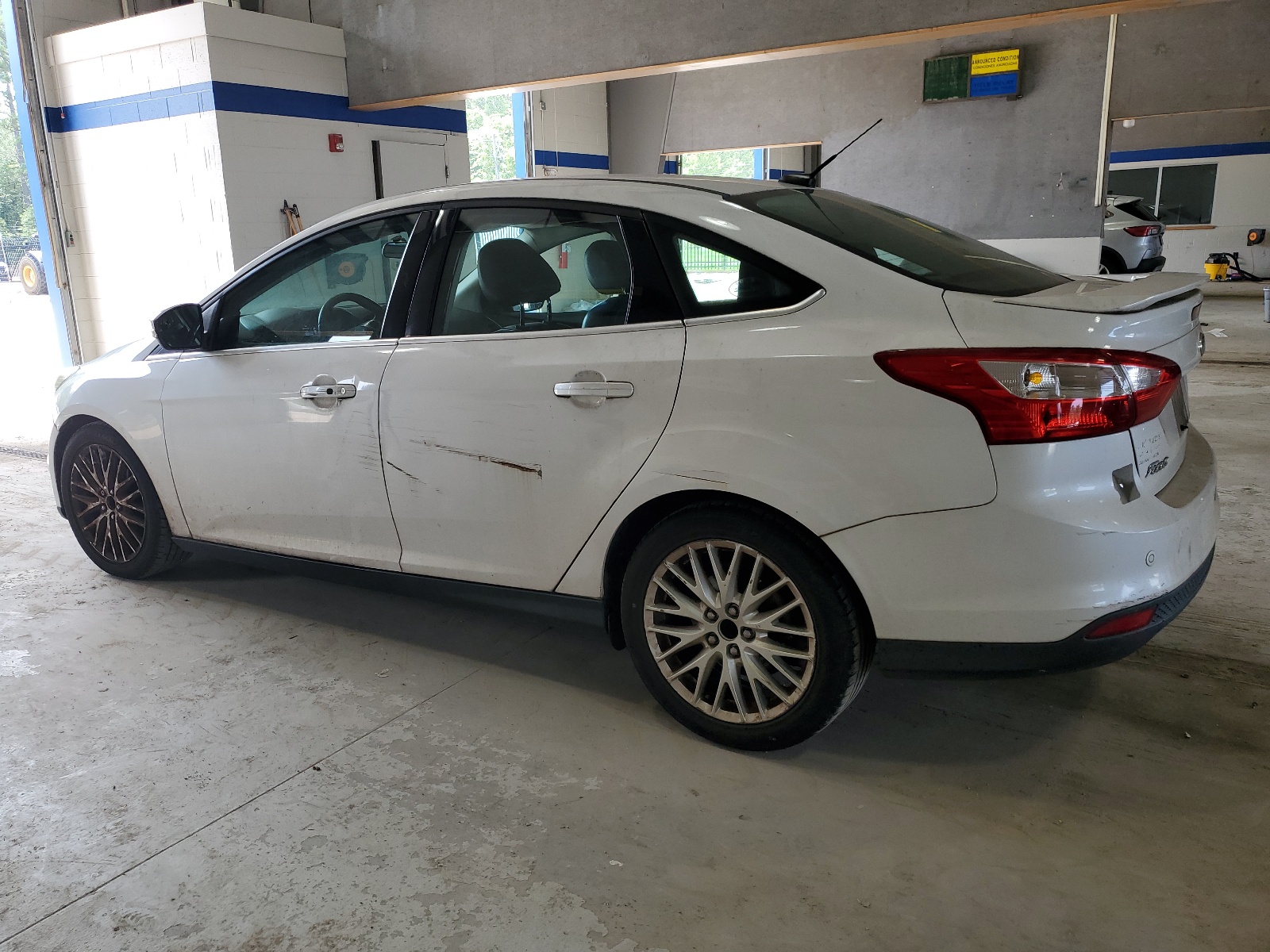 2014 Ford Focus Titanium vin: 1FADP3J25EL222043