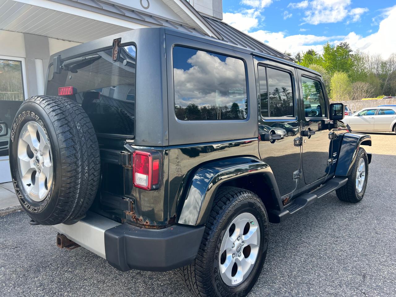 2012 Jeep Wrangler Unlimited Sahara vin: 1C4HJWEG8CL241817