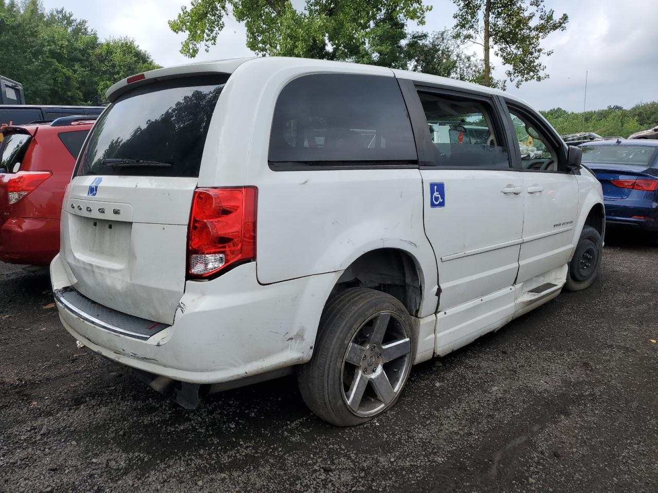 2014 Dodge Caravan - Image 3