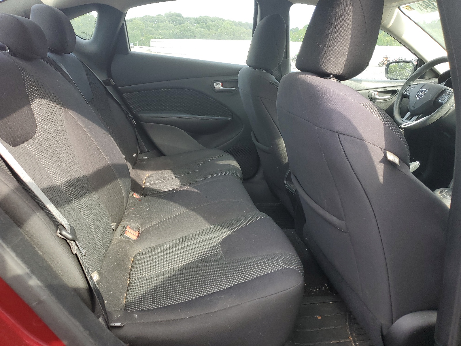 1C3CDFAA2FD267772 2015 Dodge Dart Se