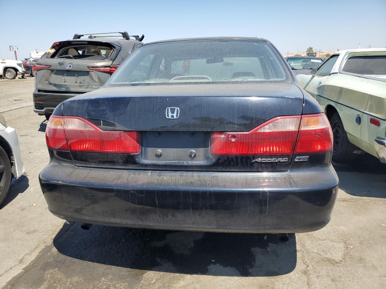 1HGCG1650YA081901 2000 Honda Accord Ex