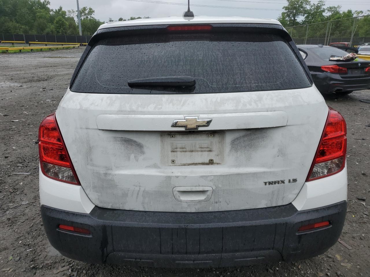 2016 Chevrolet Trax Ls VIN: KL7CJKSB4GB752235 Lot: 62537344