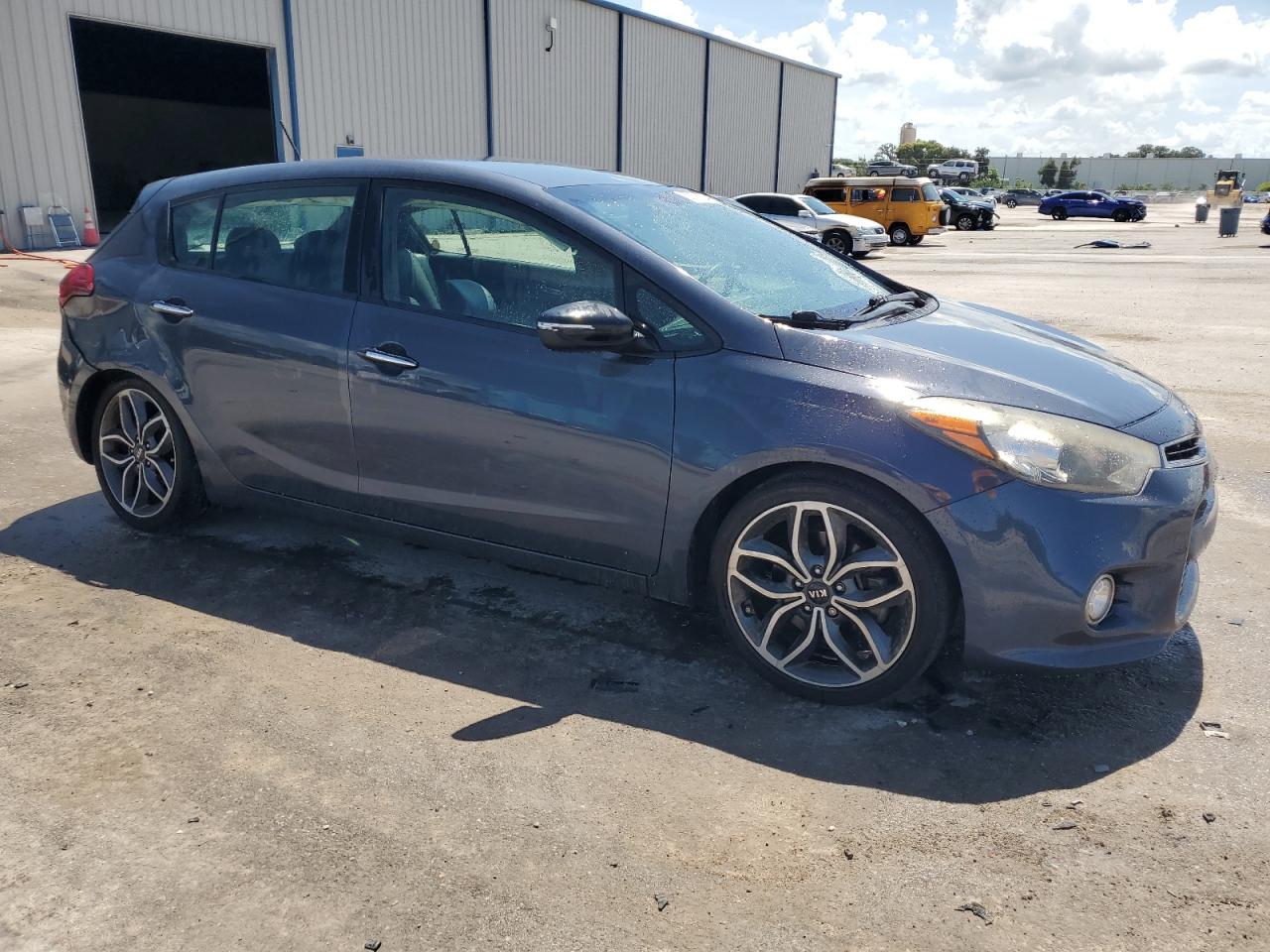 VIN KNAFZ5A35G5496915 2016 KIA FORTE no.4