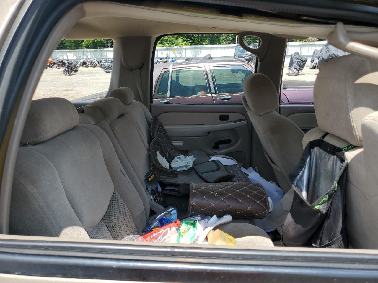 2003 Chevrolet Suburban C1500 VIN: 1GNEC16Z63J200802 Lot: 61810024