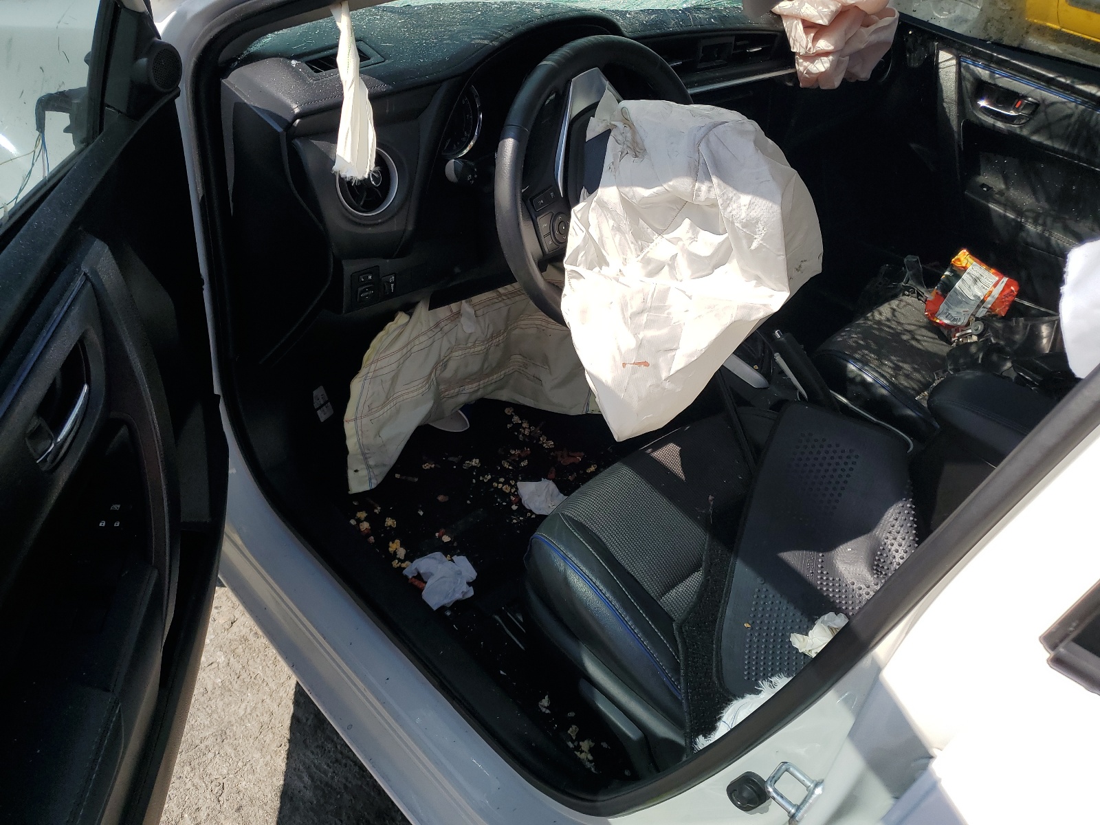 2018 Toyota Corolla L vin: 5YFBURHE1JP770510