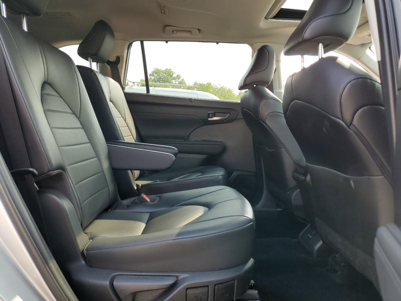 2022 Toyota Highlander Hybrid Xle VIN: 5TDGBRCH7NS559449 Lot: 63265274