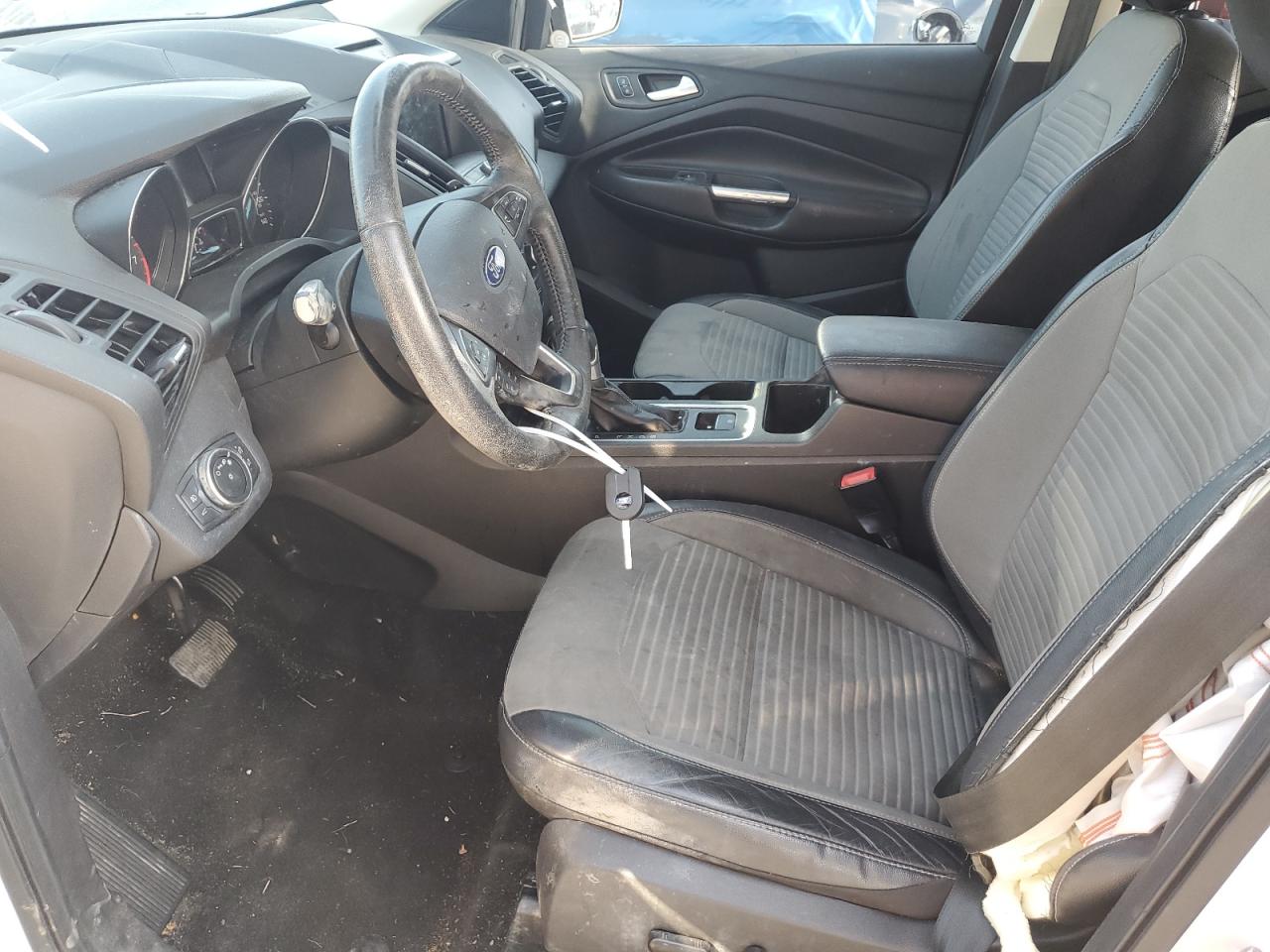 1FMCU0GD9JUB12036 2018 Ford Escape Se