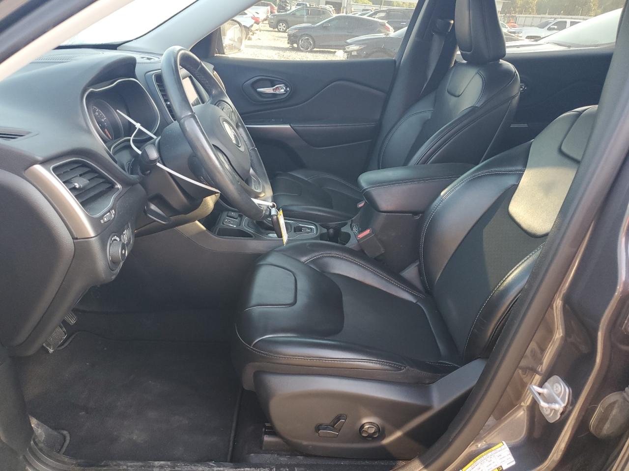 2019 Jeep Cherokee Latitude Plus VIN: 1C4PJLLB0KD395898 Lot: 62537084