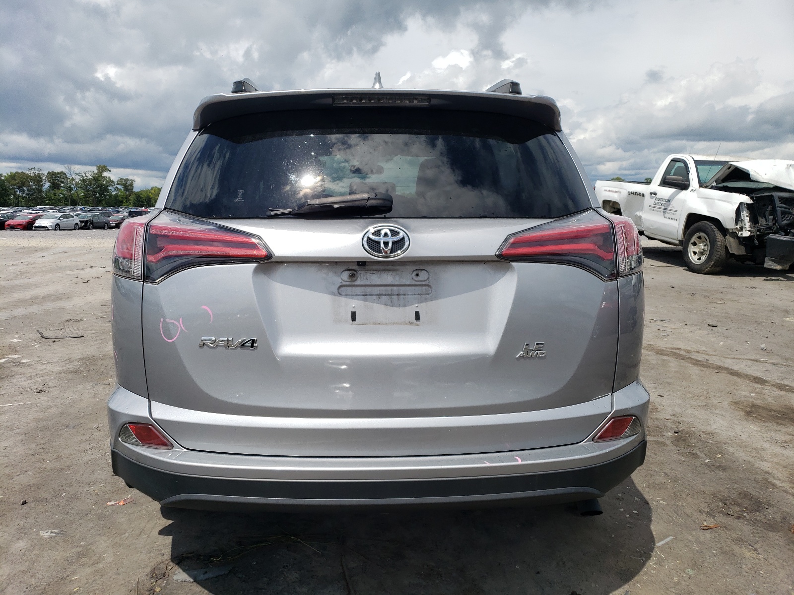 JTMBFREV1JJ192282 2018 Toyota Rav4 Le