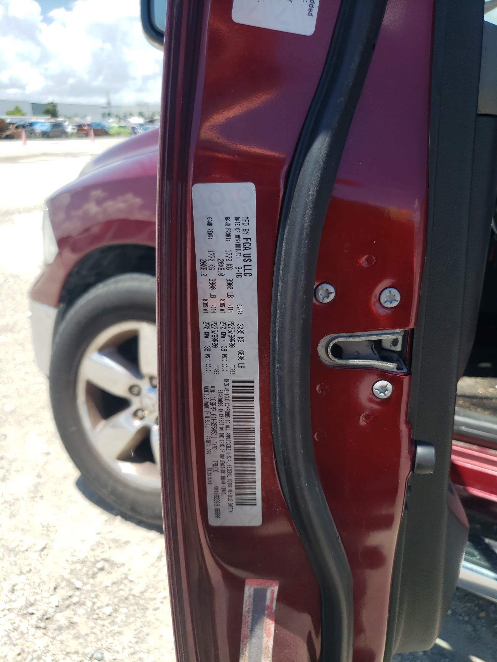 1C6RR7LG1HS554511 2017 Ram 1500 Slt