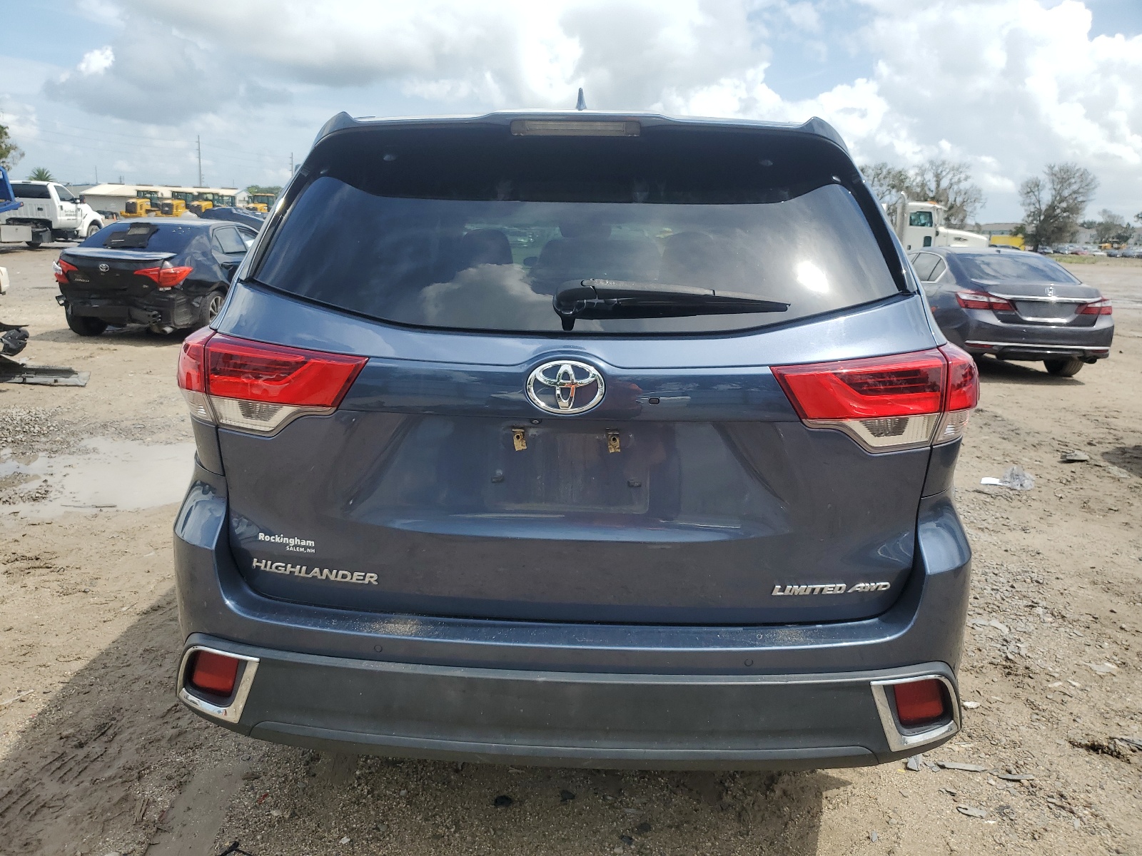 5TDDZRFH0HS403994 2017 Toyota Highlander Limited
