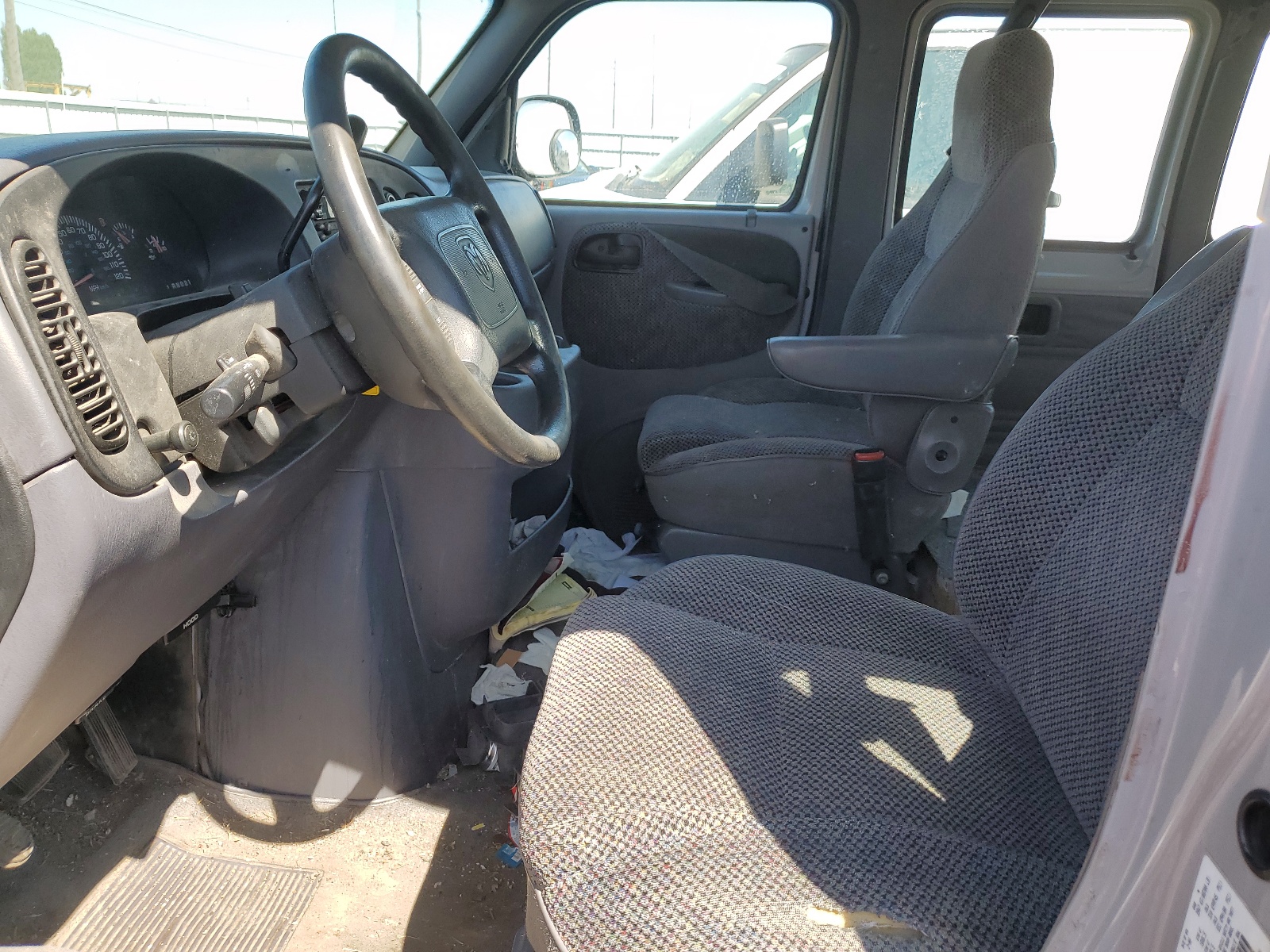 2B5WB35Y7YK144720 2000 Dodge Ram Wagon B3500