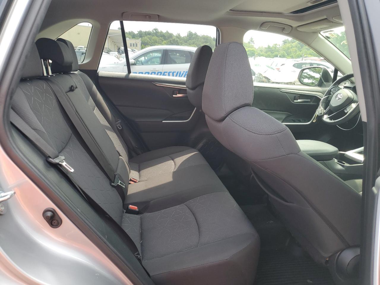 2020 Toyota Rav4 Xle VIN: JTMP1RFV2LD061477 Lot: 62874074