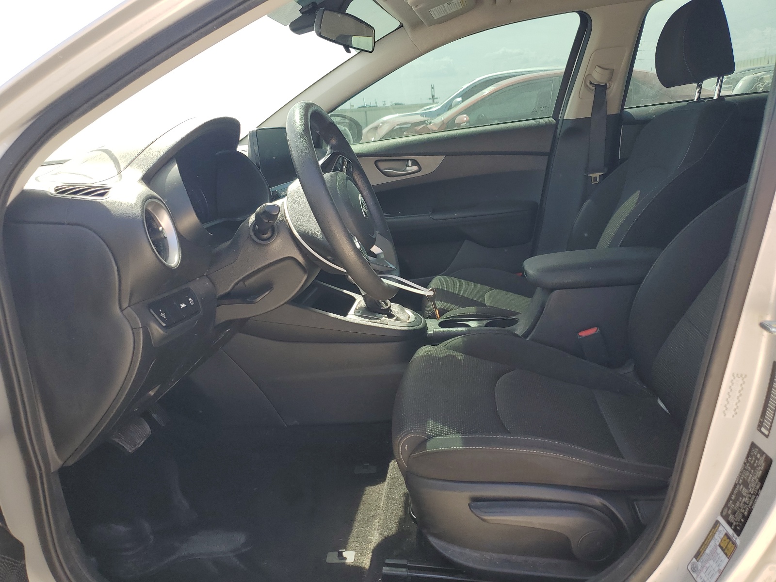 3KPF24AD5KE137863 2019 Kia Forte Fe