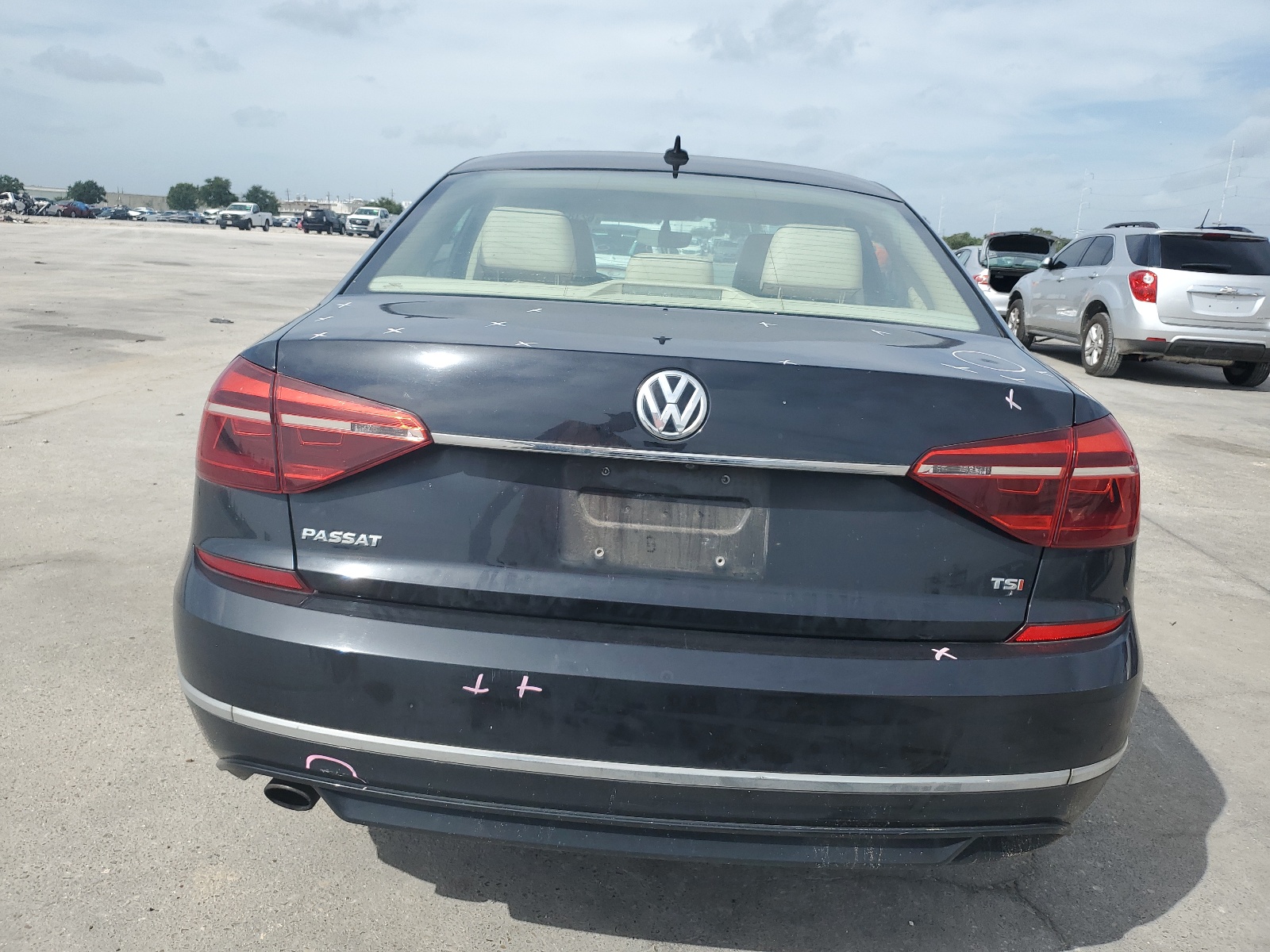 1VWDT7A32HC003287 2017 Volkswagen Passat R-Line