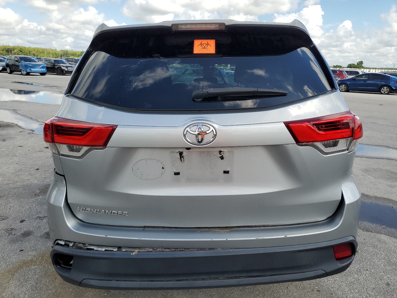 5TDZARFH3KS058819 2019 Toyota Highlander Le