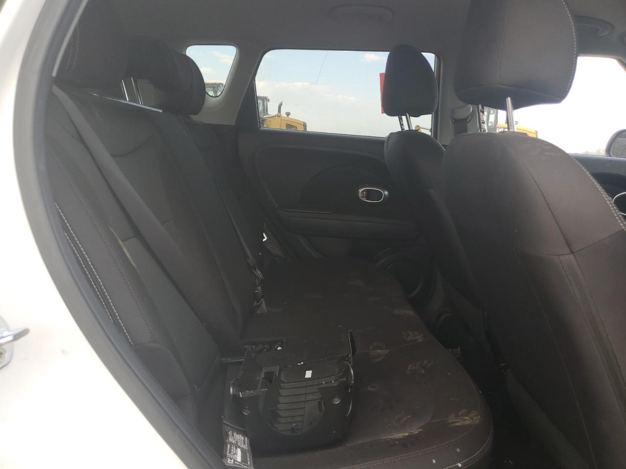 KNDJN2A24H7498014 2017 Kia Soul