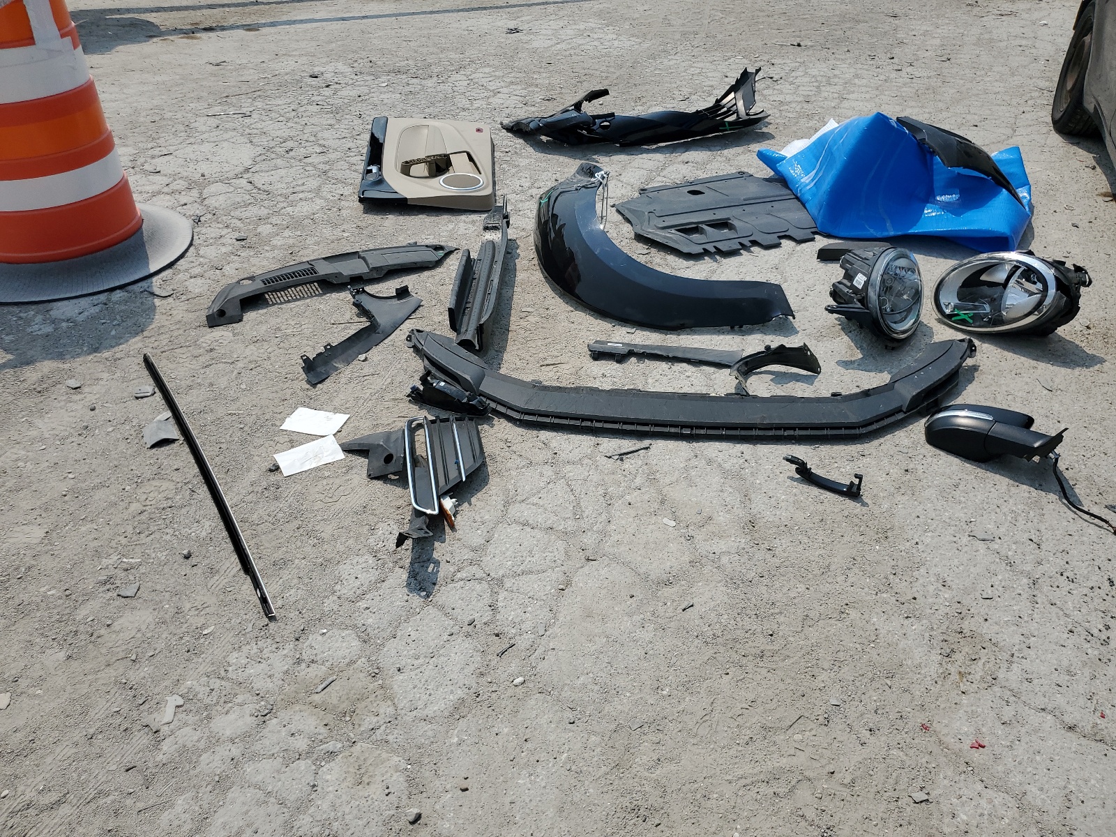 3VWJD7AT1JM727699 2018 Volkswagen Beetle Se