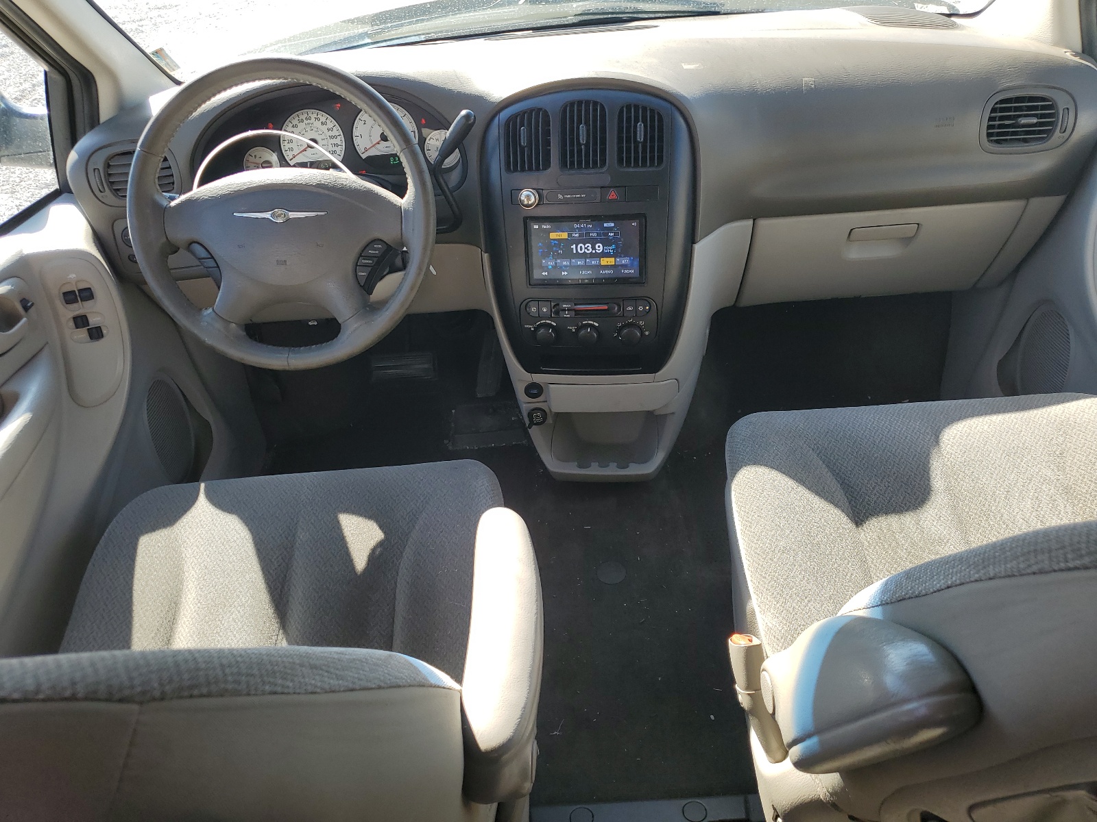 2C4GP54LX5R391165 2005 Chrysler Town & Country Touring