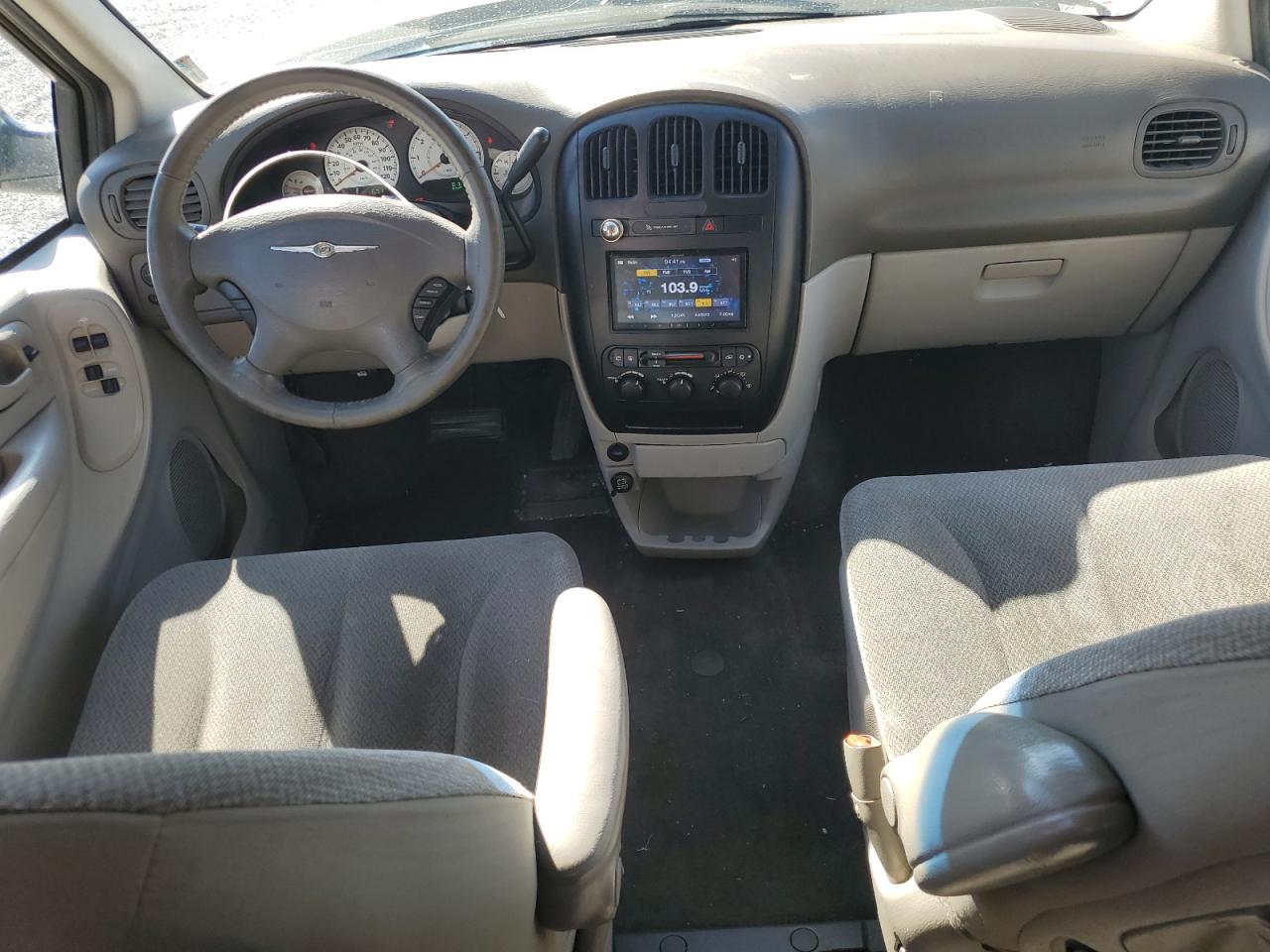 2005 Chrysler Town & Country Touring VIN: 2C4GP54LX5R391165 Lot: 61347674