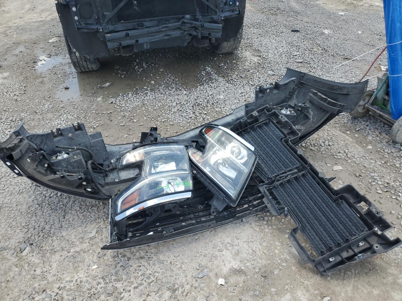 2018 Chevrolet Tahoe C1500 Premier VIN: 1GNSCCKC8JR165808 Lot: 64374094