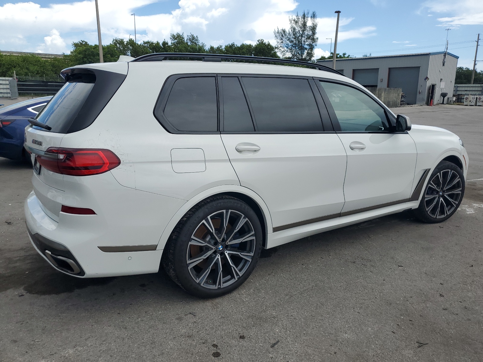 5UXCX6C04N9K06821 2022 BMW X7 M50I