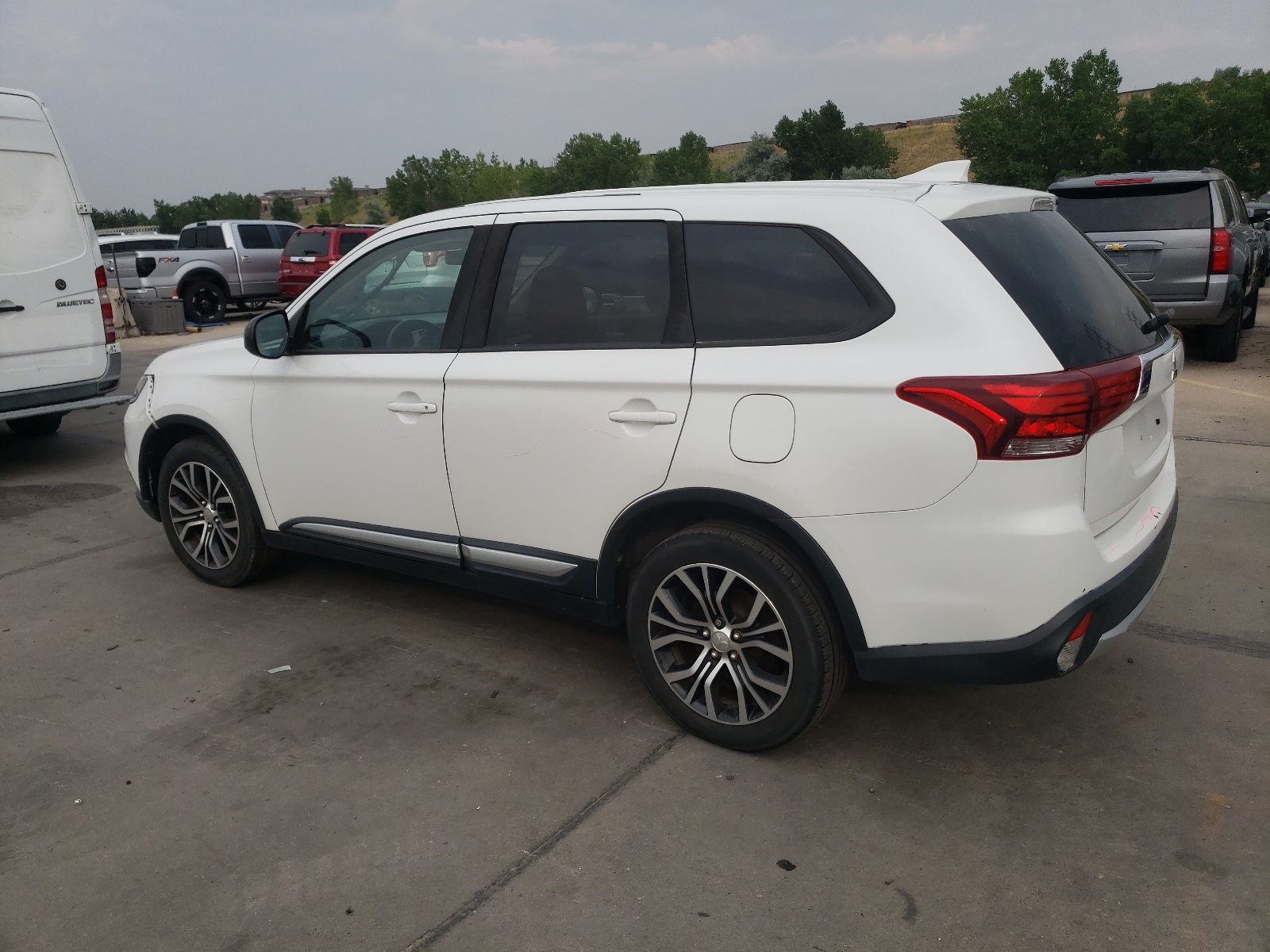 JA4AZ2A31HZ063477 2017 Mitsubishi Outlander Es