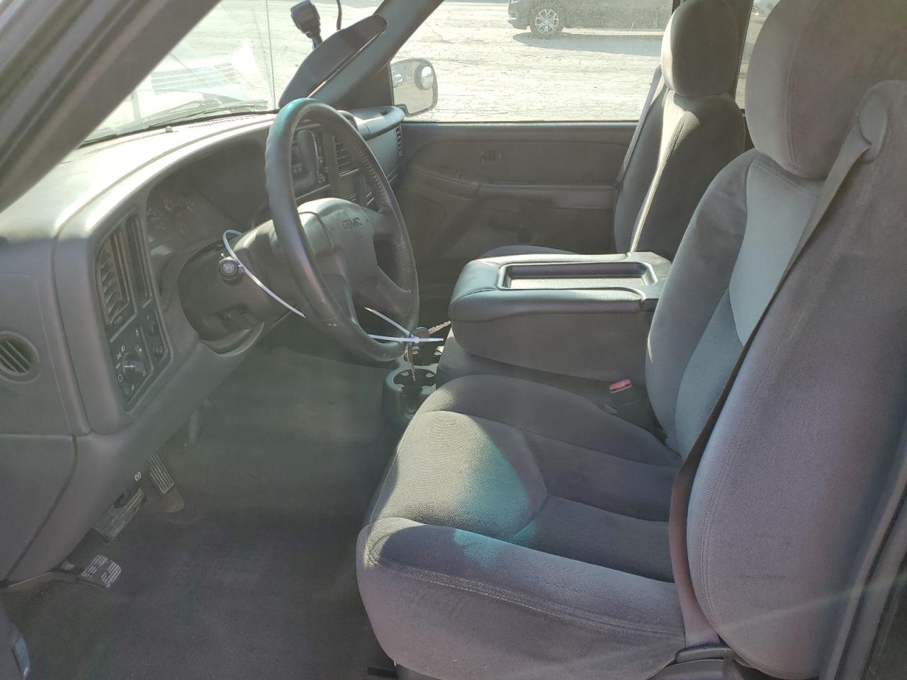 2003 GMC New Sierra C1500 VIN: 2GTEC19V331375939 Lot: 64091034