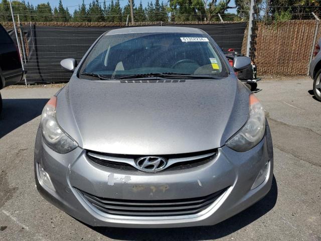 Sedans HYUNDAI ELANTRA 2013 Srebrny