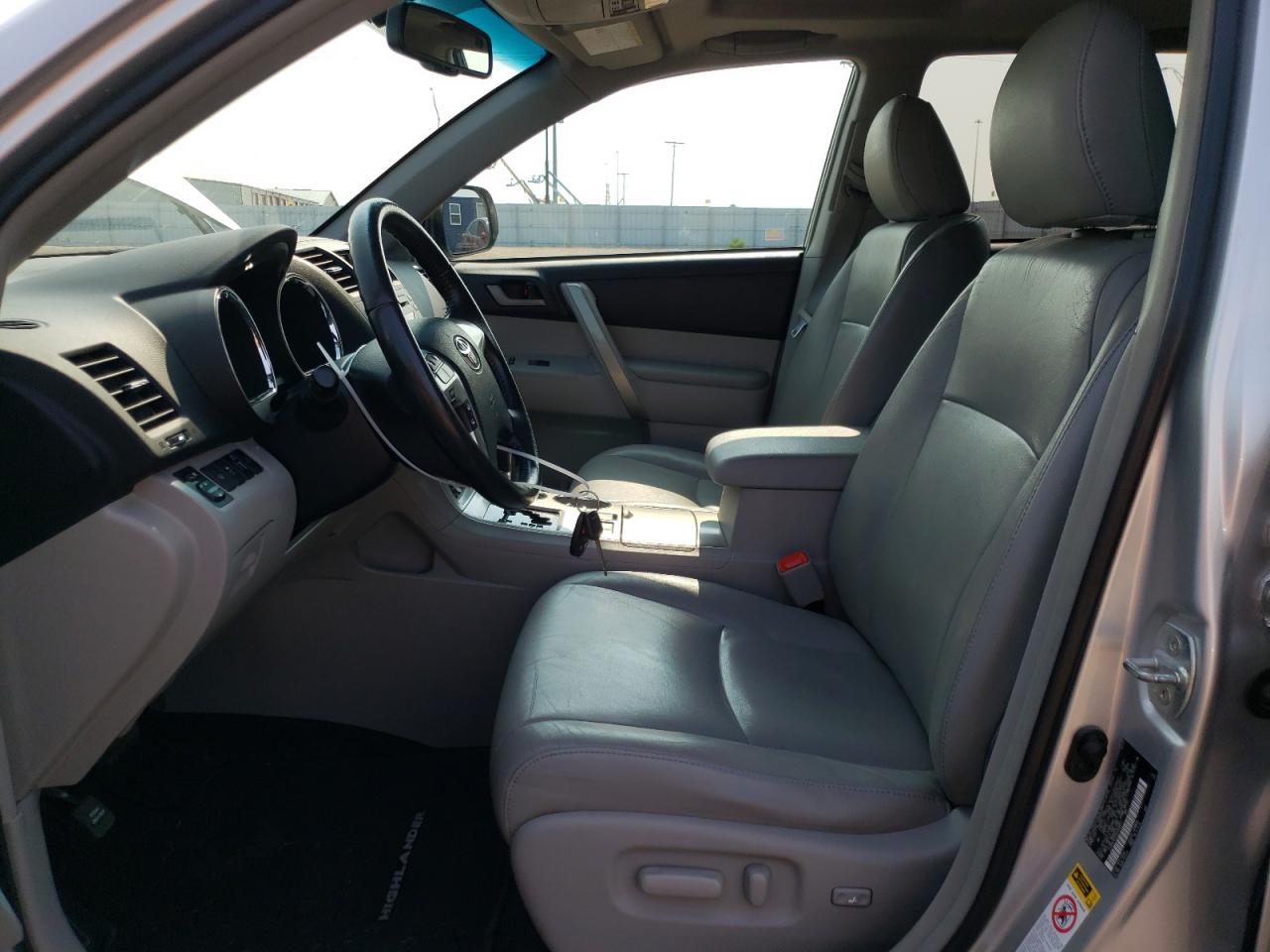 2011 Toyota Highlander Base VIN: 5TDBK3EH2BS090853 Lot: 64004764