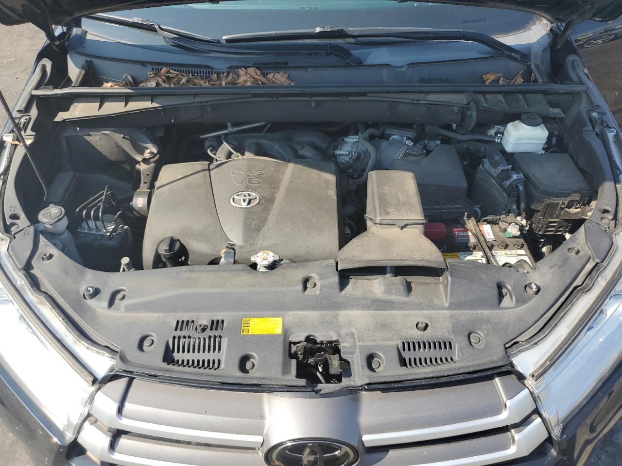 2018 Toyota Highlander Se VIN: 5TDJZRFH1JS551659 Lot: 63042514