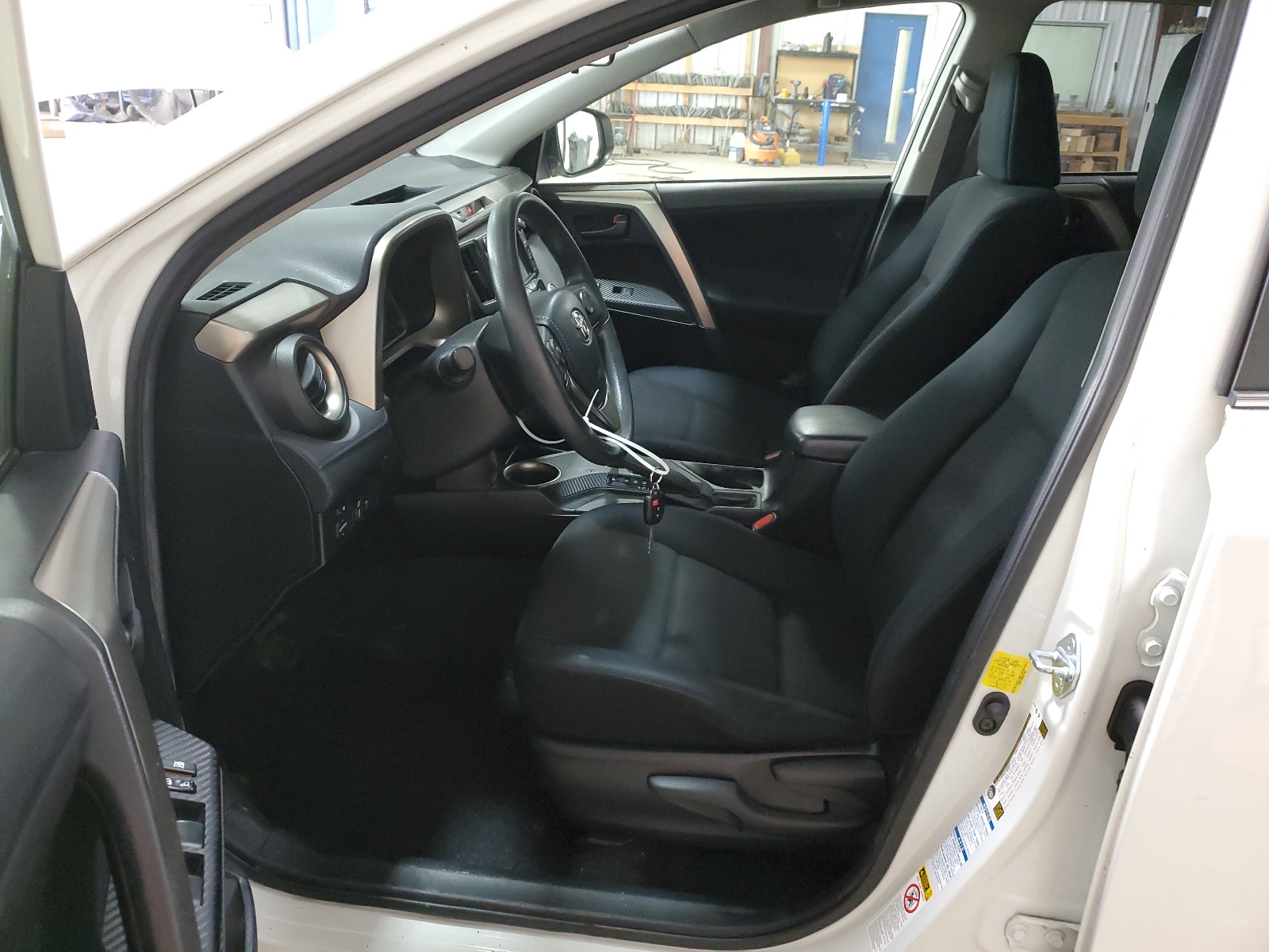 JTMBFREV0EJ011047 2014 Toyota Rav4 Le