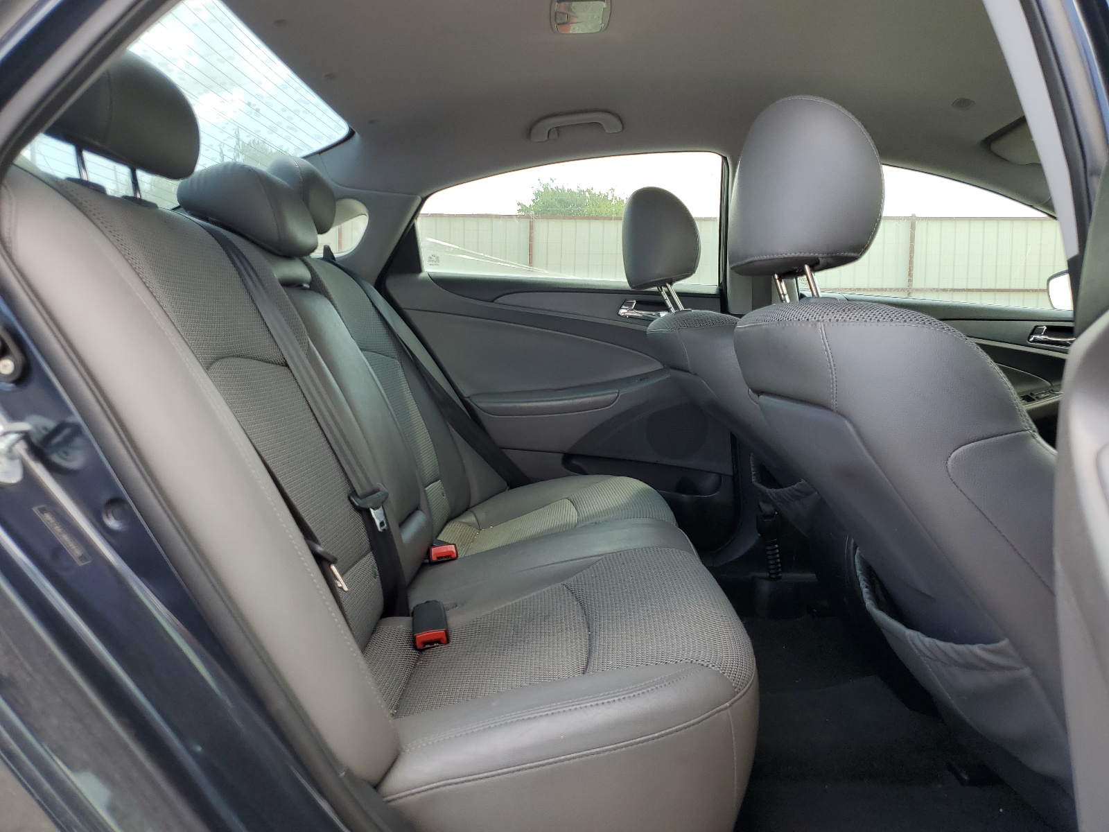 5NPEC4AC2BH284105 2011 Hyundai Sonata Se