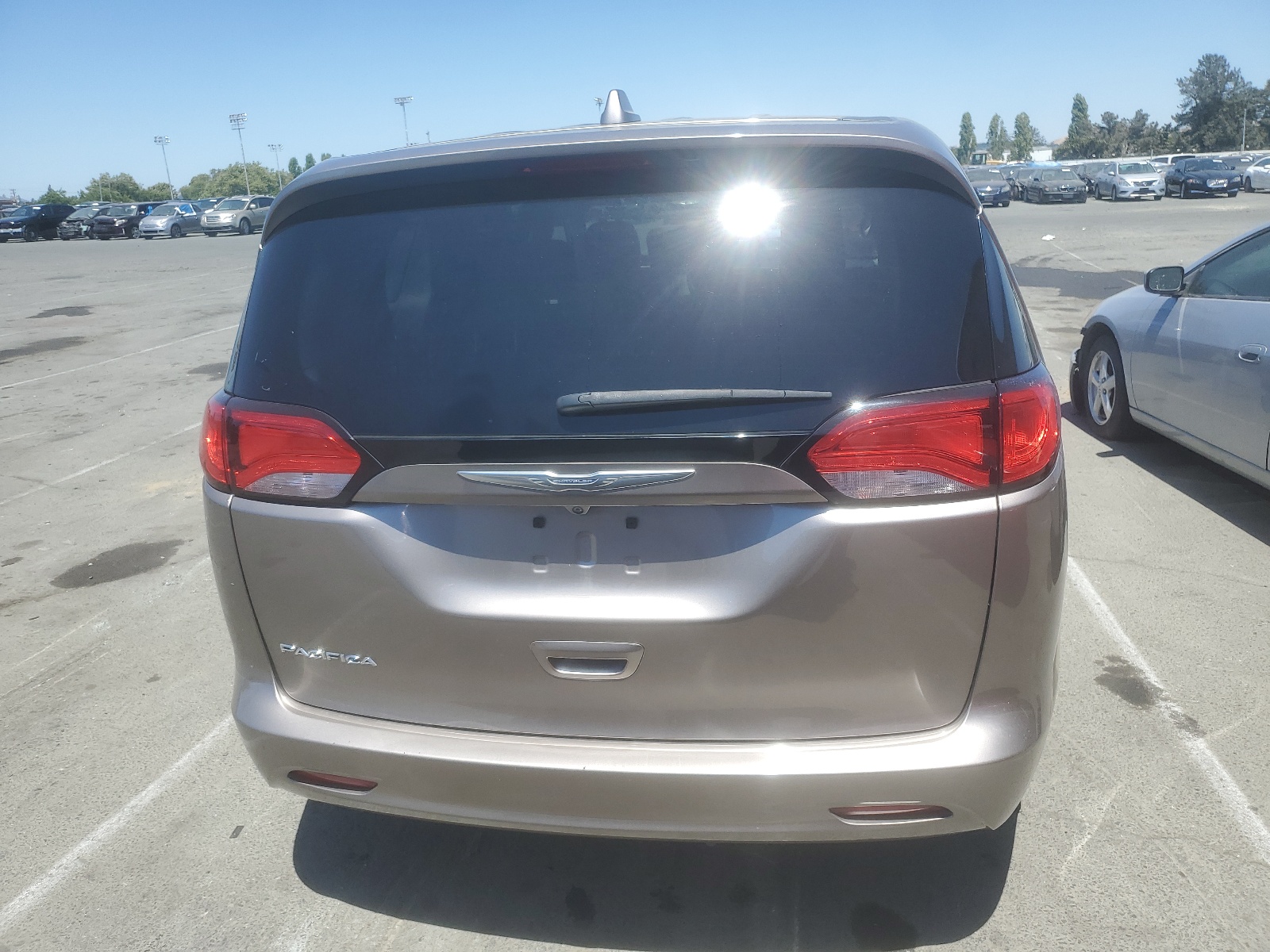 2C4RC1CG2HR636112 2017 Chrysler Pacifica Lx