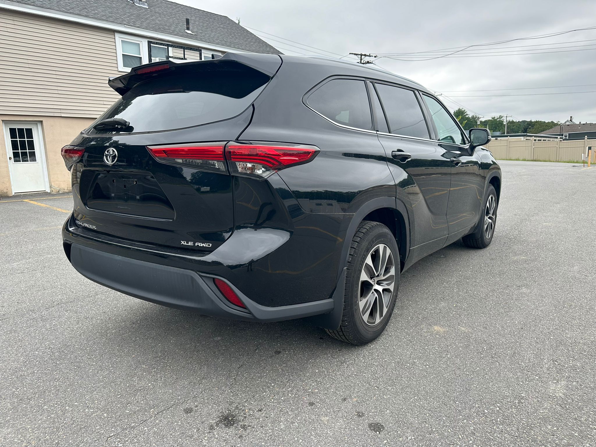 2021 Toyota Highlander Xle vin: 5TDGZRBH9MS525783