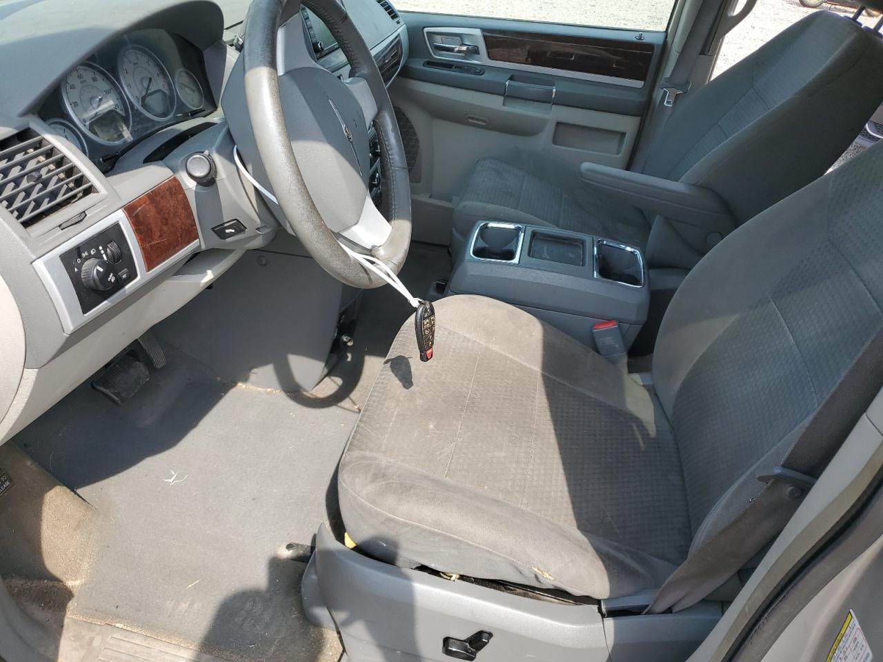 2010 Chrysler Town & Country Touring VIN: 2A4RR5D13AR104920 Lot: 63950224