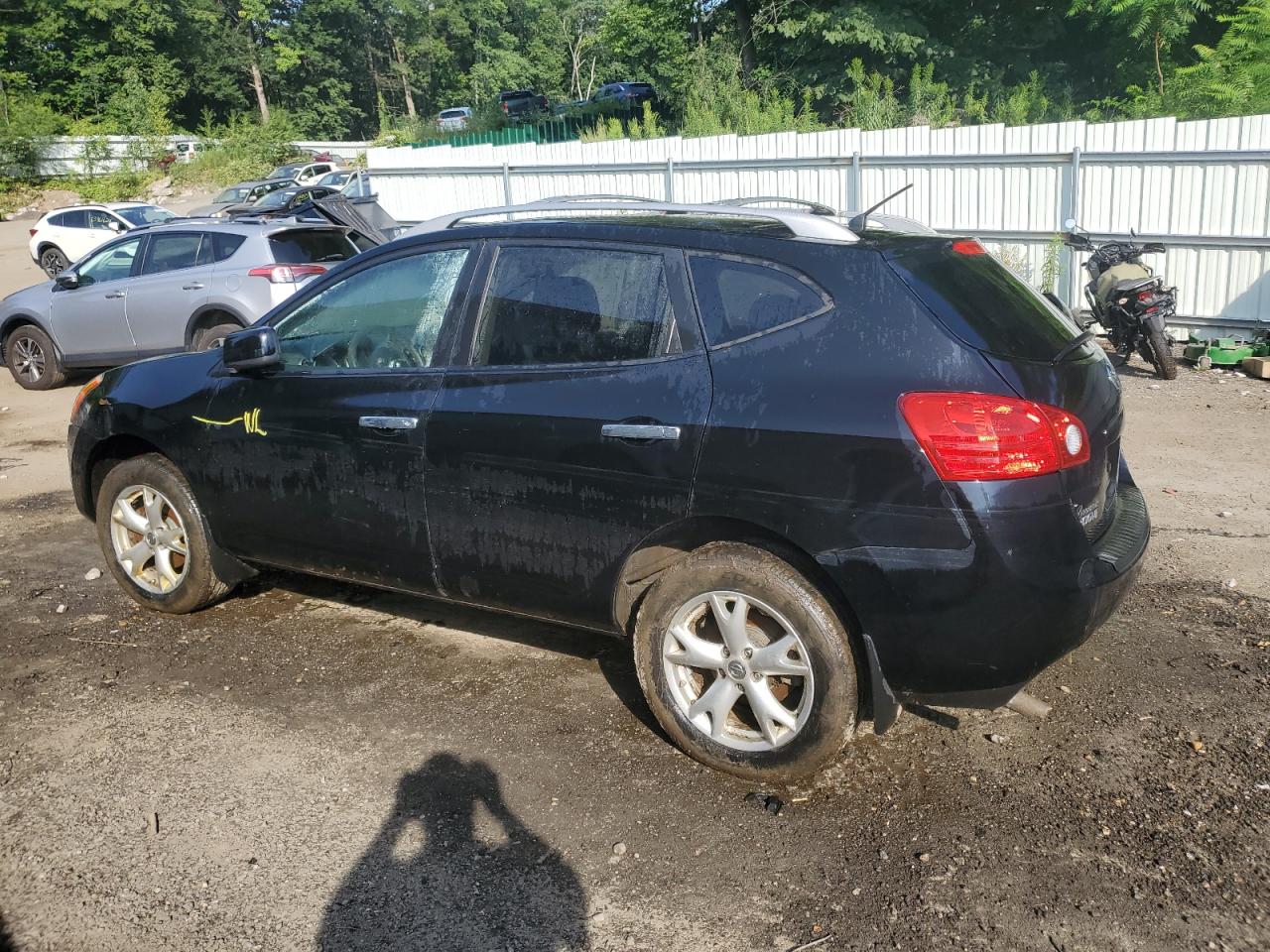 2010 Nissan Rogue - Image 2