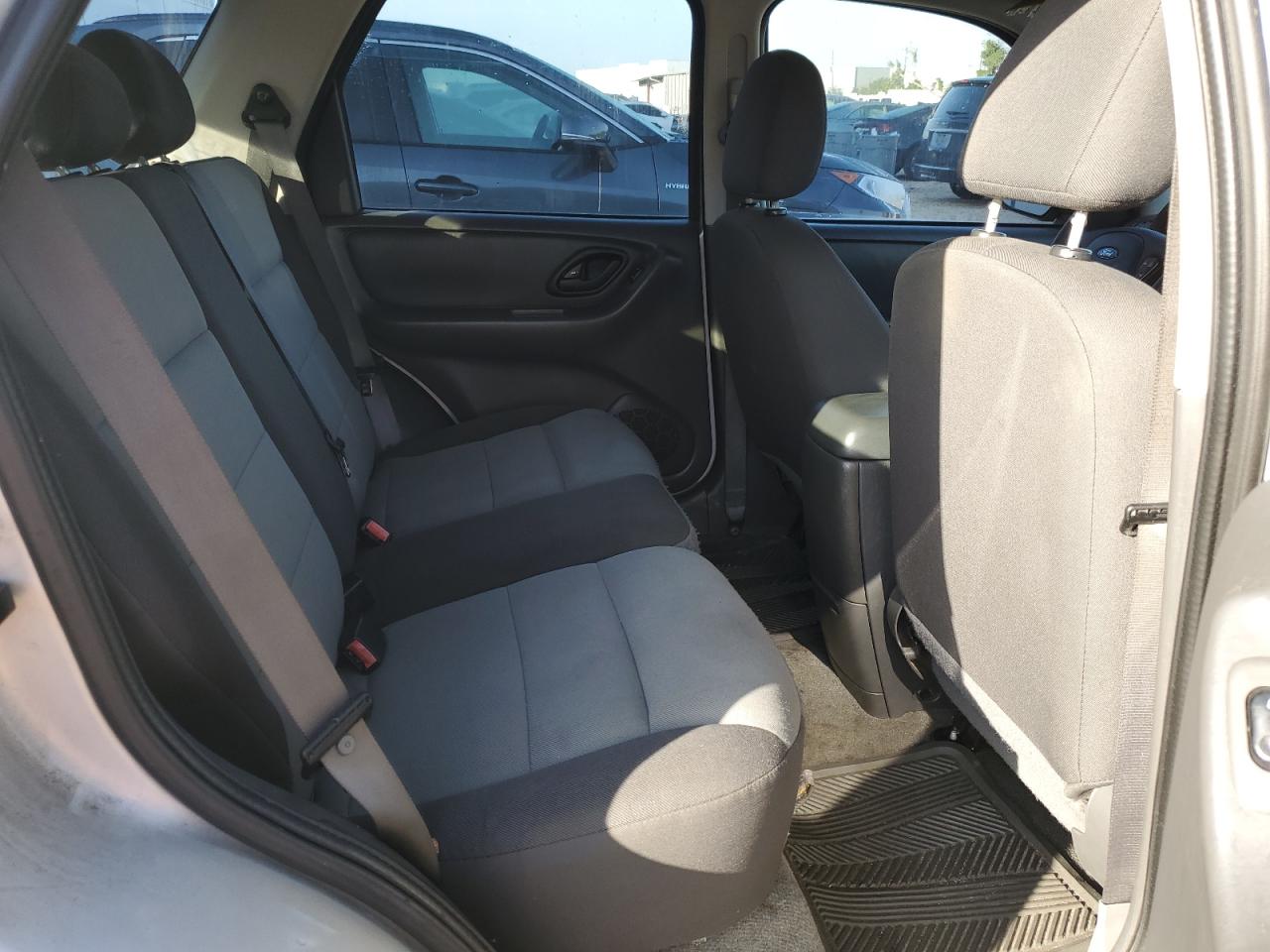 2005 Ford Escape Xls VIN: 1FMYU02Z85KC23025 Lot: 62389174