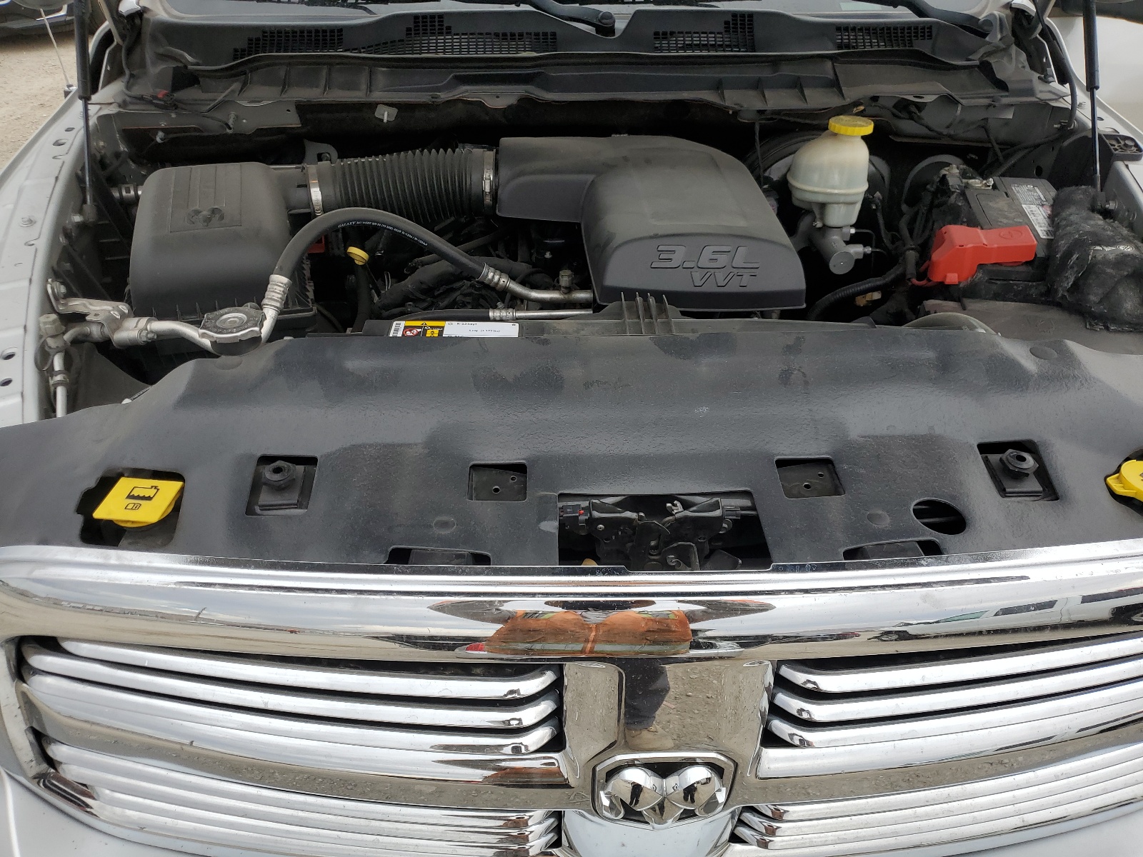 1C6RR7LG5HS632157 2017 Ram 1500 Slt