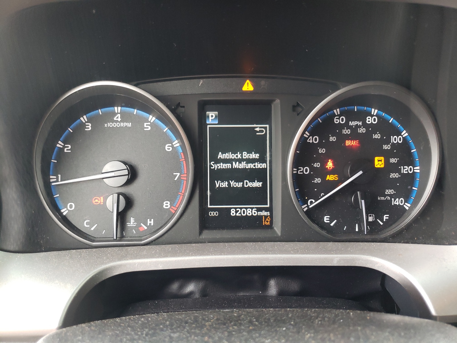 JTMBFREV8HJ143297 2017 Toyota Rav4 Le