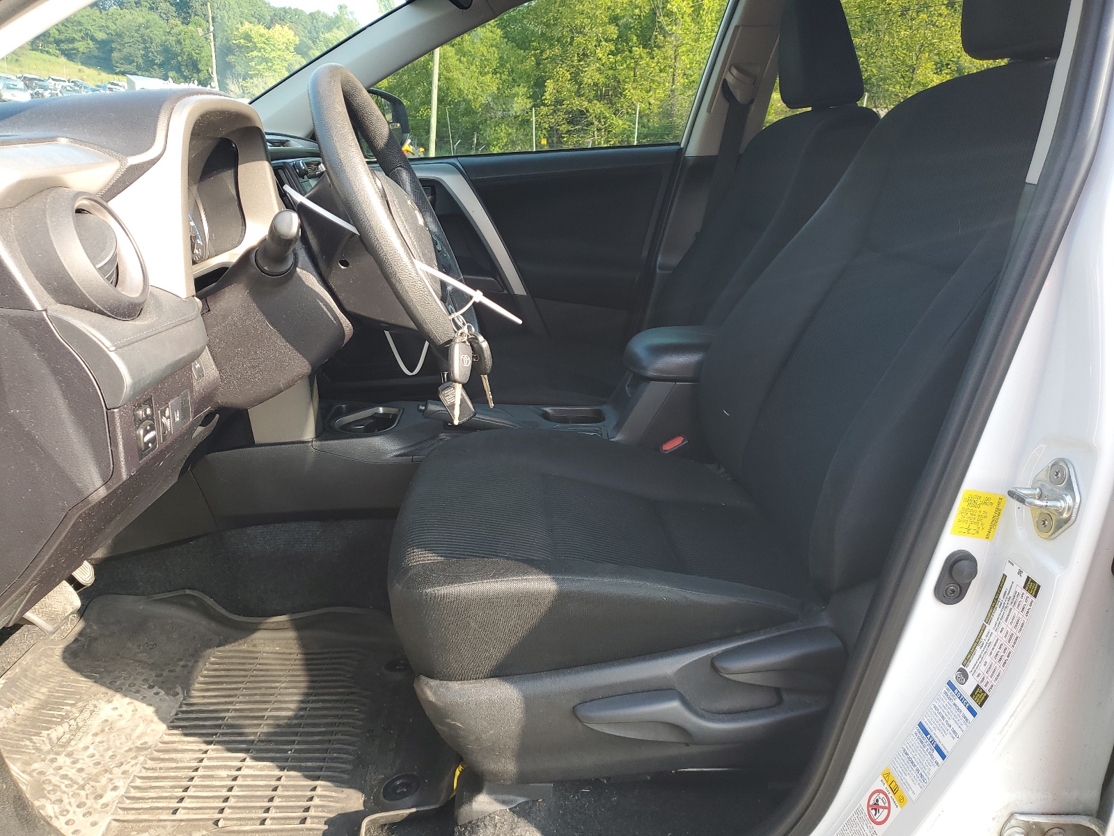 2T3BFREV6JW856156 2018 Toyota Rav4 Le