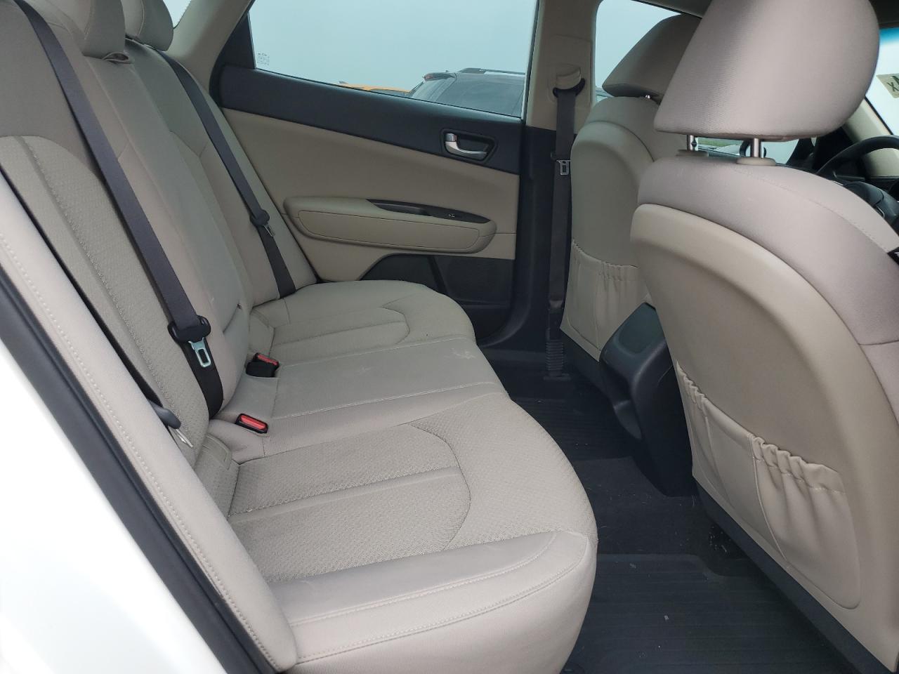 2016 Kia Optima - Image 10