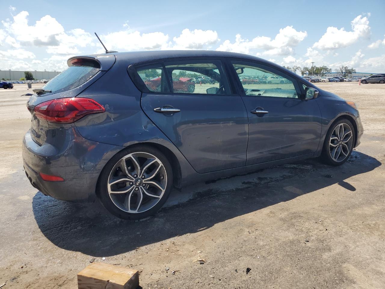 VIN KNAFZ5A35G5496915 2016 KIA FORTE no.3