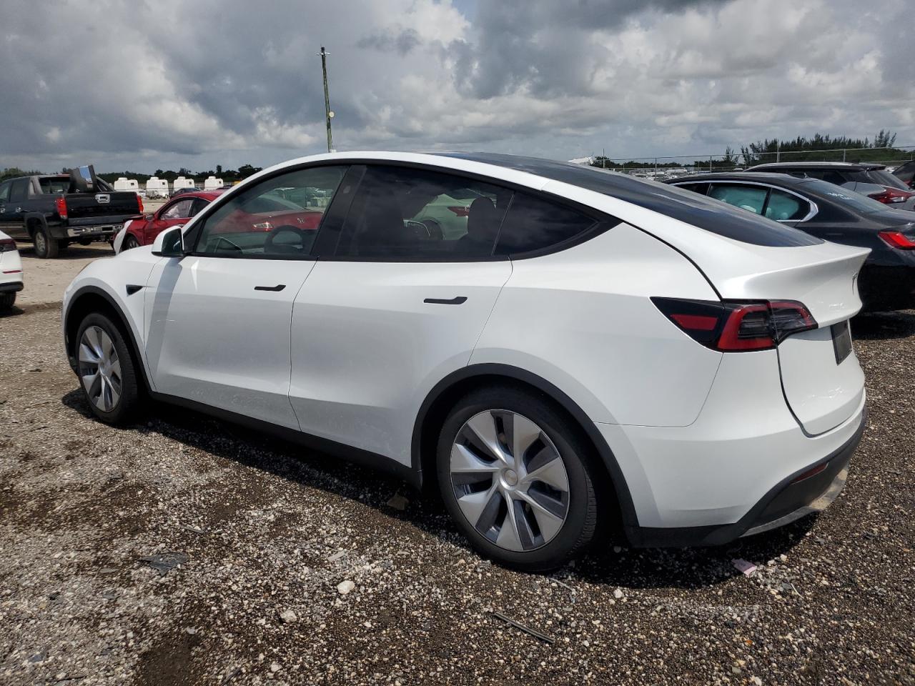 7SAYGDEE8RA230880 Tesla Model Y  2