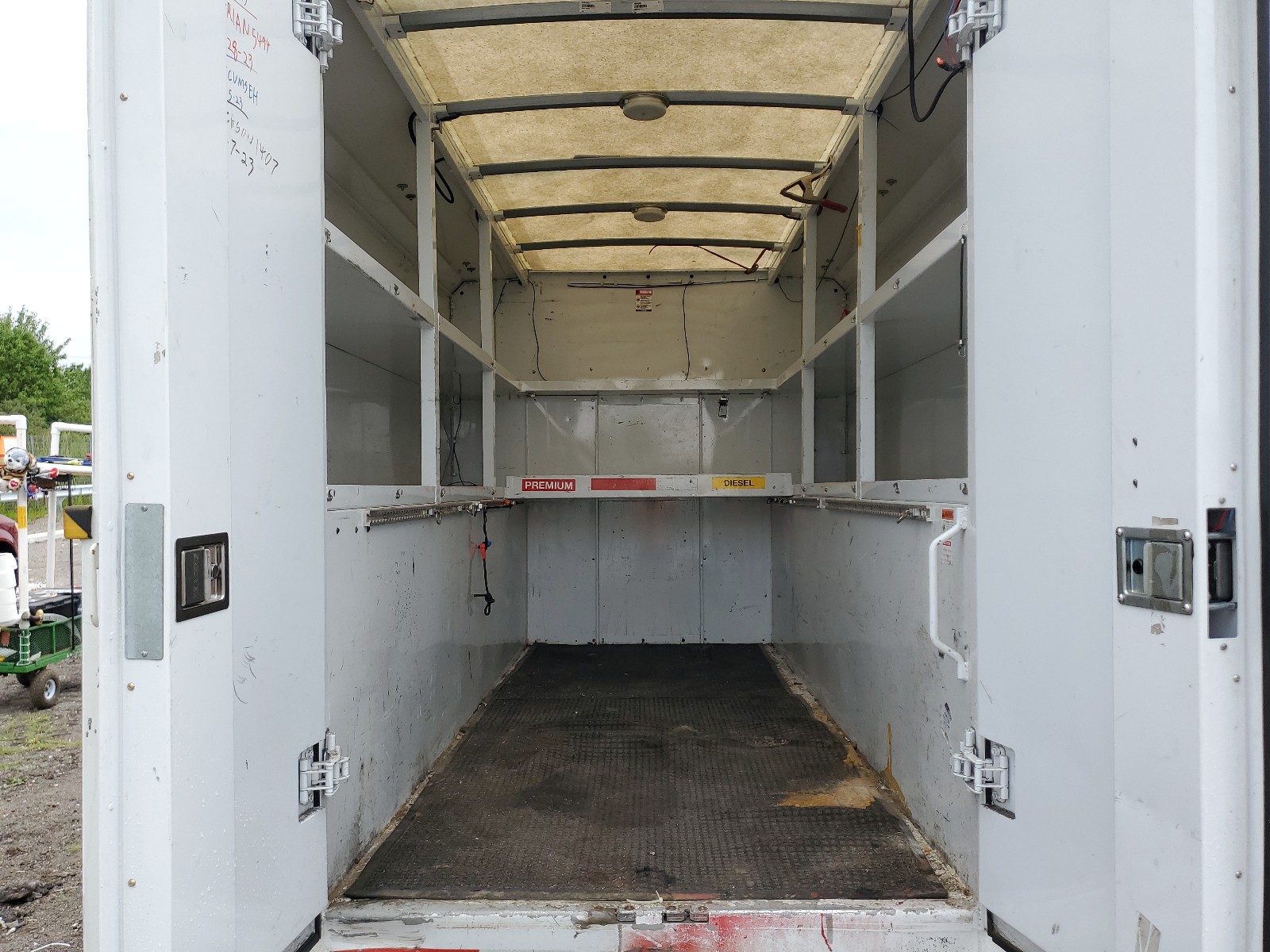 1GB0G2CF6F1255282 2015 Chevrolet Express G3500