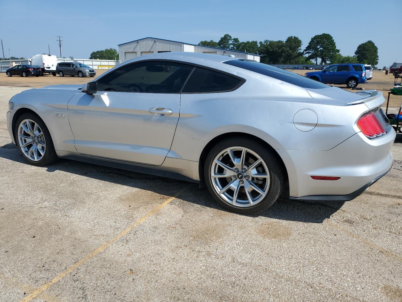 1FA6P8CF9F5318334 2015 FORD MUSTANG - Image 2