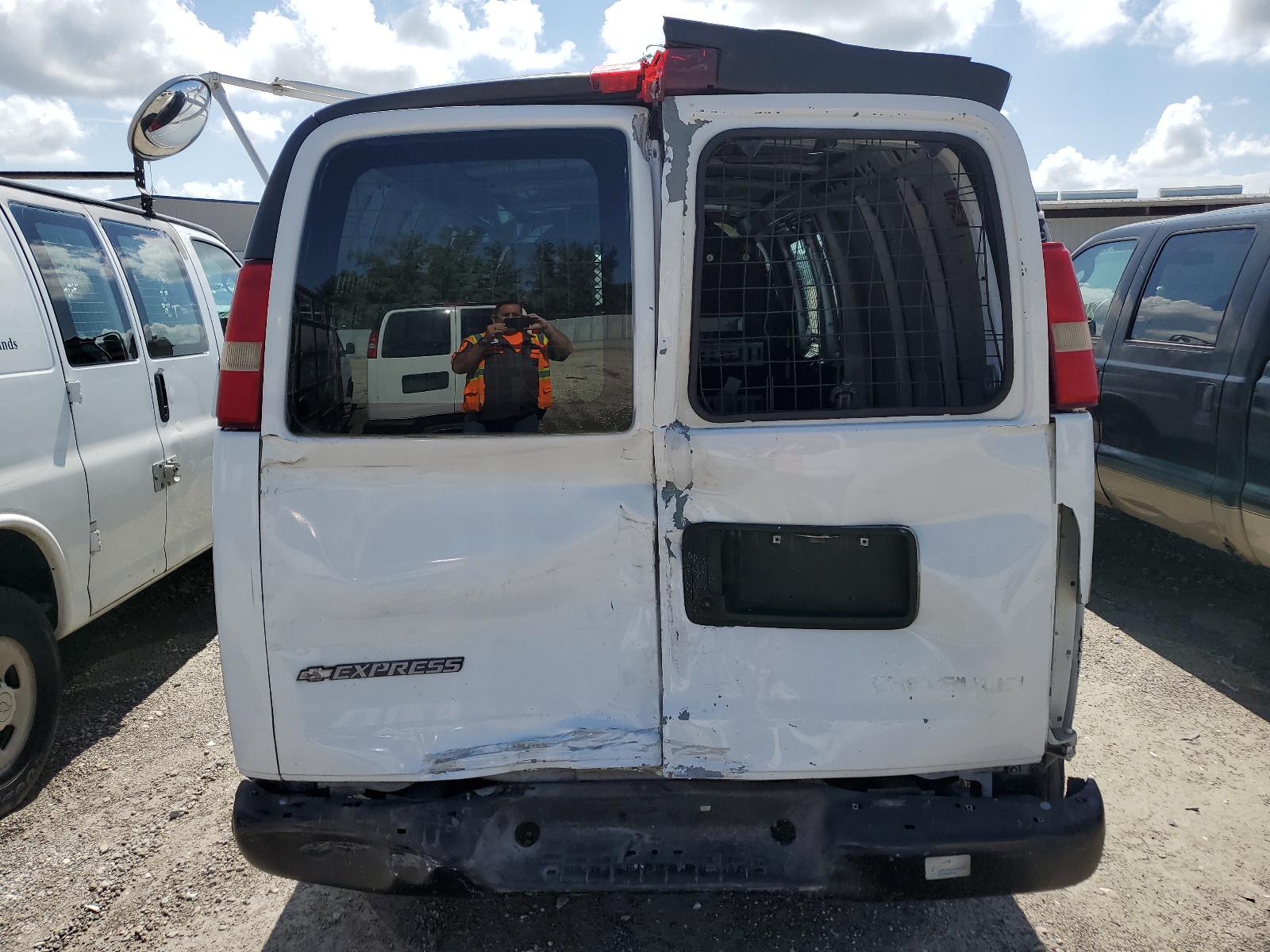 1GBHG39C381222037 2008 Chevrolet Express G3500